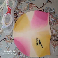 عینک و کلاه شنا