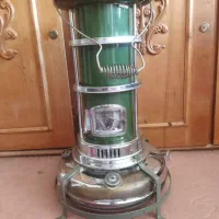 یک عدد چراغ قدیمی و سه عدد گوشه قدیمی