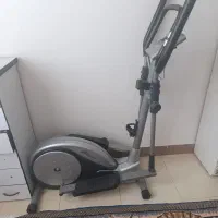 دوچرخه ثابت و تلویزیون