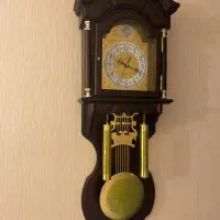 ساعت دیواری تمیز و سالم