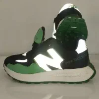 دو جفت کفش NB