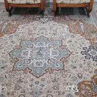 دو عدد مبل چوبی یک نفره ، یک عدد دو نفره