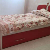 تخت خواب ملامینه خوش رنگ قابل استفاده دو طبقه ای