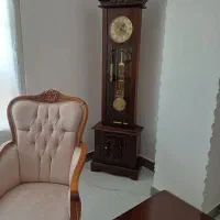 ساعت کنار سالنی