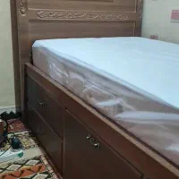 تخت خواب و پاتختی