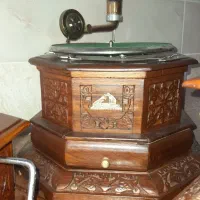 گرامافون هندلی گرام قدیمی|صنایع دستی و سایر لوازم تزئینی|تهران, آسمان|دیوار