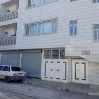 یک باب ساختمان ۳طبقه