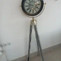 ساعت ایستاده سه پایه