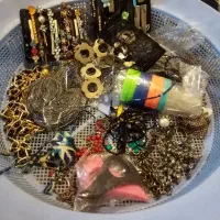 مقداری لوازم خیاطی ولوازم شخصی و|کلکسیون اشیاء عتیقه|محمدشهر, ولدآباد|دیوار