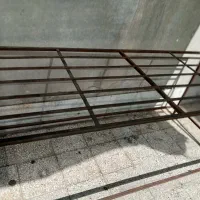 تخت آهنی