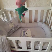 تخت کودک تا ۱ سالگی بهمراه سرویس کامل تشک گارد .