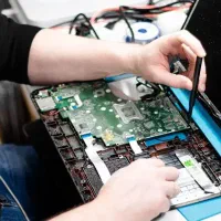 تعمیرات تخصصی کامپیوتر لپ تاپ سرفیس (رایاپرداز)