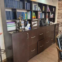 کتابخانه و میز و ست مبل اداری