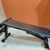 میز پرس سینه و شکم شیب دار در منزل