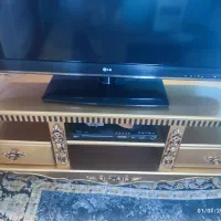 میز تلویزیون.