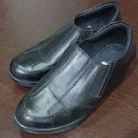 یه جفت کفش سایز 38 و یه چادر مشکی