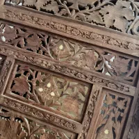 پاراوان قدیمی با آج فیل