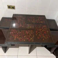 میز با چهار تا گل میز