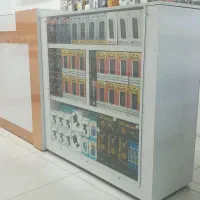 ویترین لوازم ارایشی میز