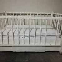 تخت کودک با خوشخواب و کمد لباس|تخت و صندلی بچه|تهران, جماران (نیاوران)|دیوار