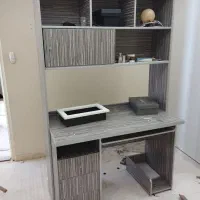 میز تحریر و کتاب خانه