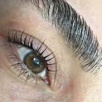 کاشت و لیفت و لمینت مژه