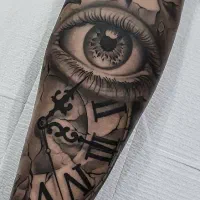 آموزش و اجرای حرفه‌ای تَتو و پیرسینگ آقایان