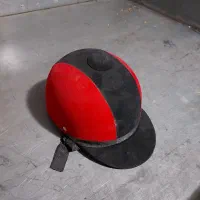 کلاه و گتر سوارکاری در حد نو