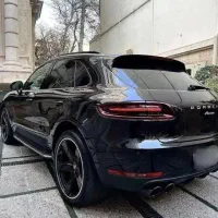 پورش ماکان ۲۰۱۷ فول ۹ کلید داخل قرمز بدون توضیح