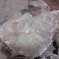 تعدادی سنگ کوارتز|جواهرات|قزوین, |دیوار