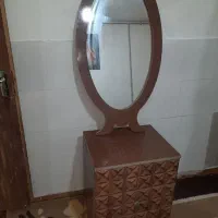 میز به همراه آینه
