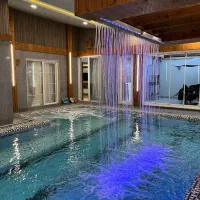 ویلا قوی سپید انزلی|اجارهٔ کوتاهمدت ویلا و باغ|بندر انزلی, معلم|دیوار