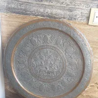 انواع دیوارکوب و لیوان برنجی همگی قدیمی و نقشدار|کلکسیون اشیاء عتیقه|بیرجند, |دیوار