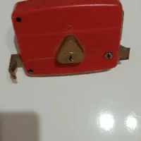 قفل حیاطی صحیح سالم سه عدد کلید