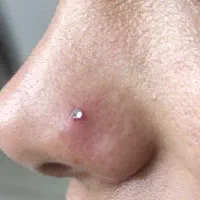 سوراخ کردن گوش و انجام خدمات پیرسینگ