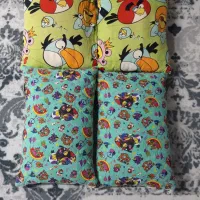 یک عدد تشک سبک با چهارتا بالش