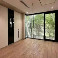 ۸۶ متر، غرق نور، فول امکانات، تاپ لوکیشن ظفر