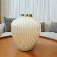 گلدان و جا دستمال کاغذی و سطل
