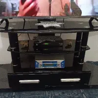 میز تلوزیون زیبا در حد نو