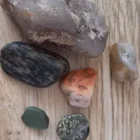 تعدادی سنگ|بدلیجات|آستانه اشرفیه, |دیوار