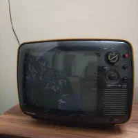 تلویزیون و ترازو و تلفن قدیمی