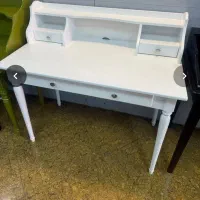 میز تحریر ایلیا