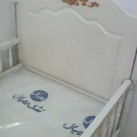 تخت کودک ب همراه تشک نو وسالم بدون ایراد