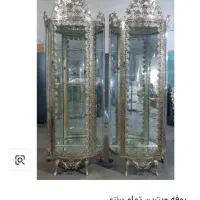 یک ویترین برنجی فروشی.