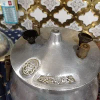 یک عددزودپز|ظروف پخت‌وپز|شوشتر, |دیوار