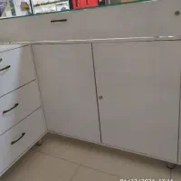 ویترین شیشهای فروشگاهی تمیز دارای کمد وکشو قفلدار|فروشگاه و مغازه|اصفهان, شیخ اشراق|دیوار