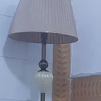 آباژور ایستاده