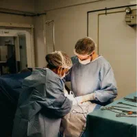 رنت اتاق عمل کلینیک زییایی و جراحی با مجوز در ونک