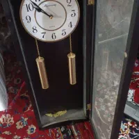 ساعت دیواری سالم و تمیز هیچ مشکلی نداره