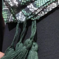 شال پوست ماری نخی سبز منگوله دار،بدون پرز دهی|لباس|کرمان, |دیوار